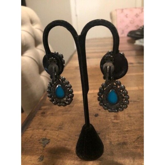 VINTAGE 1960 ERA KENNTH JAY LANE PINK GLASS CRYSTAL BLUE RESIN CLIP ON EARRINGS - Picture 6 of 7